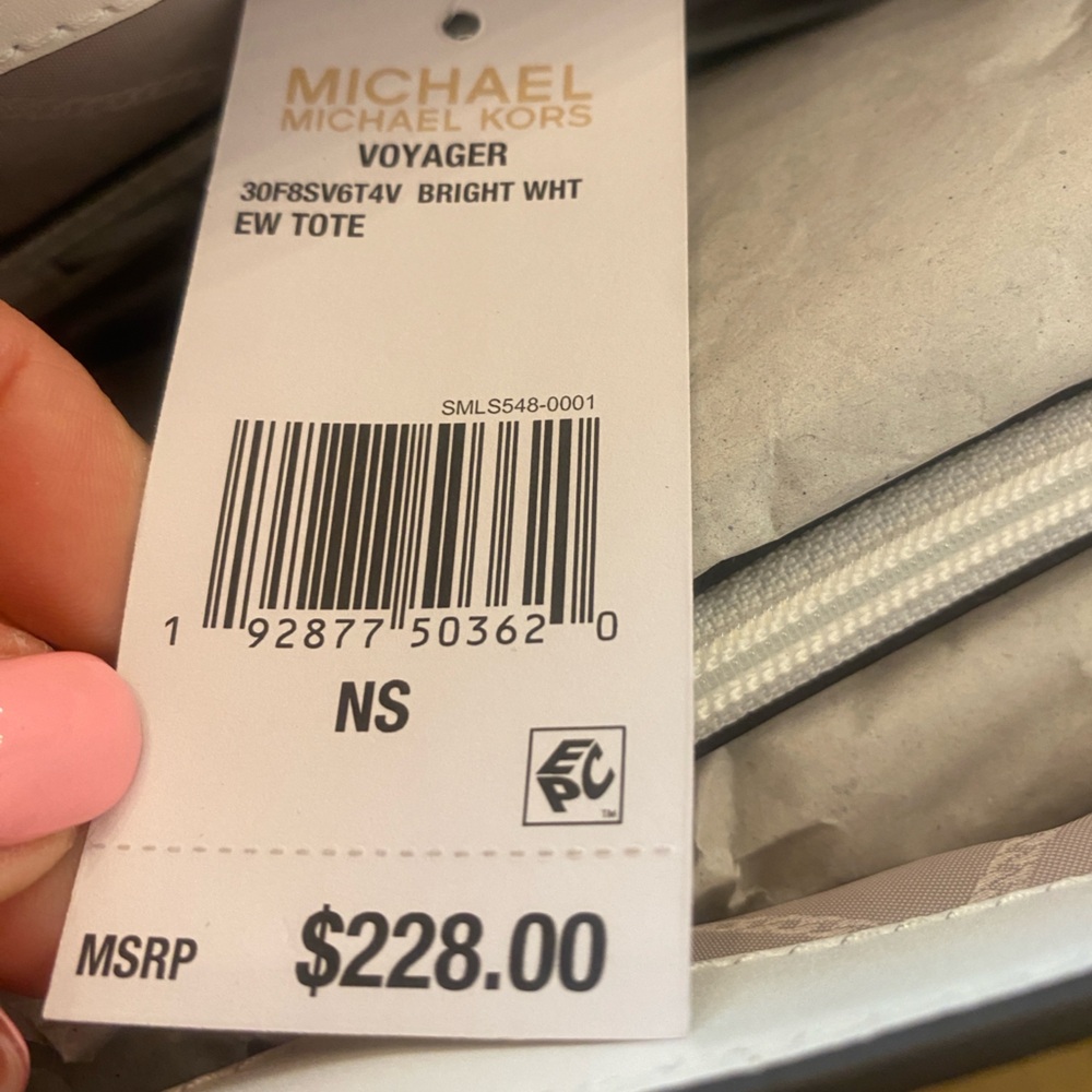 Michael Kors Voyager East West White Beige Signature Tote Authentic NEW w tags 🌷 - Picture 2 of 16